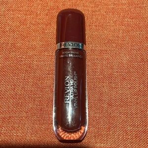 Revlon Ultra HD High Shine Vinyl Lip Polish 825 Spice